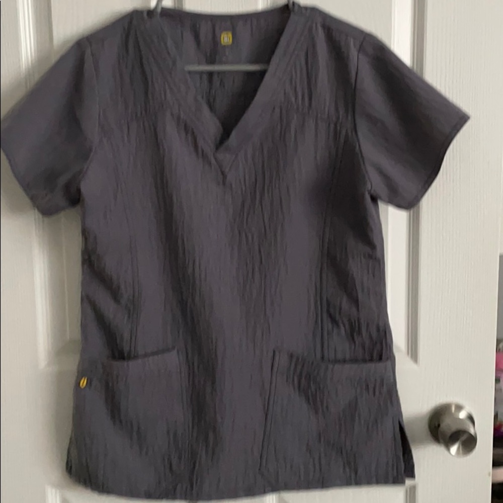 Wonder wink scrub top